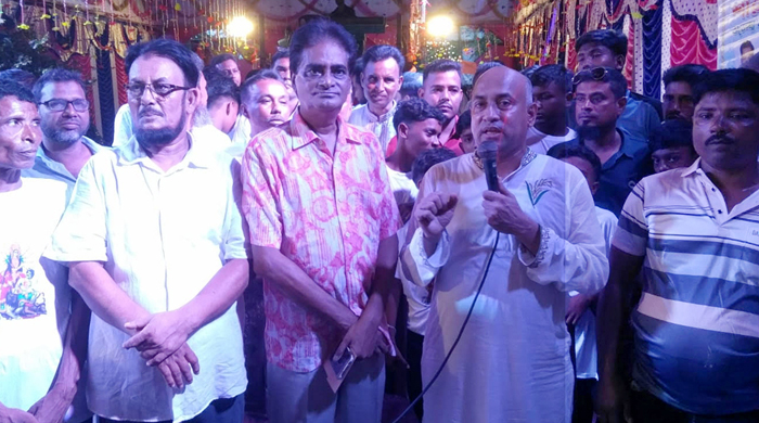  বালিয়াকান্দিতে বিভিন্ন পূজা মন্ডপ পরিদর্শনে বিএনপি নেতা হারুন